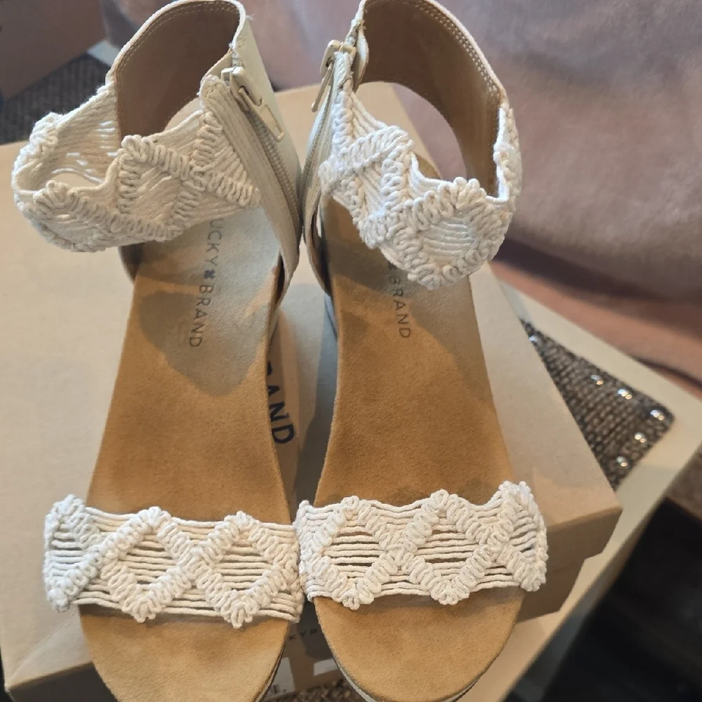 Lucky Brand Women's Tan and Cream Wedges - Picture 9 of 9